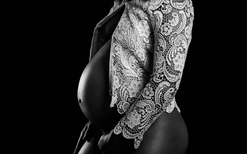 aktfoto av gravid kvinne